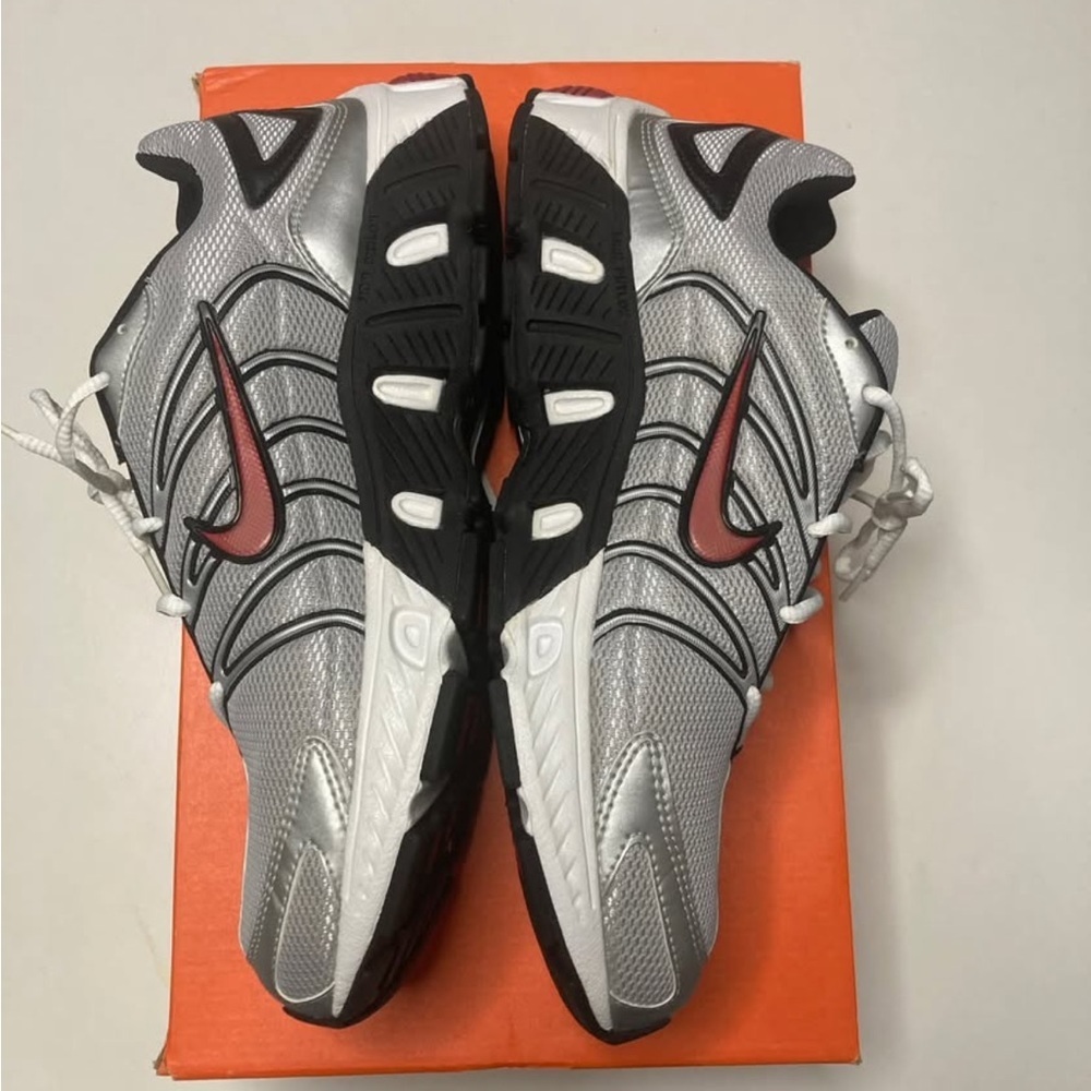 Nike Air Tri-D Run Men’s shoes size 12 silver and red with box like new - Picture 3 of 8